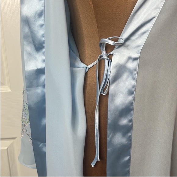Le Vie en Rose NWT Semi Sheer Robe With Satin & Embroidery - Picture 5 of 6